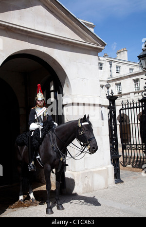 Horse Guard stationiert außerhalb Horse Guards Parade am Whitehall - London UK Stockfoto