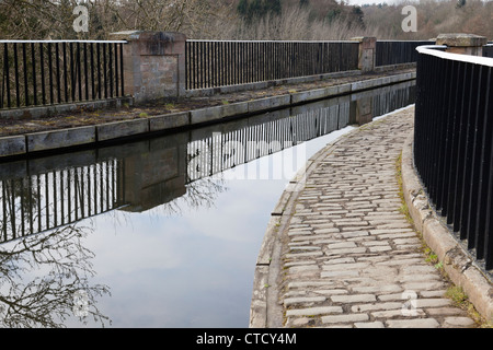 Der Avon Aquädukt ist eine schiffbare Aquädukt auf dem Union-Kanal in der Nähe von Linlithgow, West Lothian Stockfoto