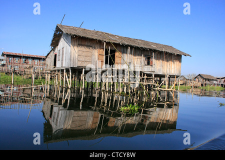 Traditionellen hölzerne Stelzen Häuser, Inle-See, Shan Staat, Myanmar, Südostasien Stockfoto