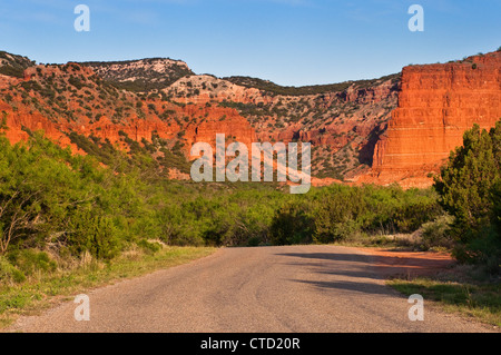 Haynes Ridge erodierten Buttes und Klippen gesehen von der Straße in Caprock Canyons State Park, Texas, USA Stockfoto