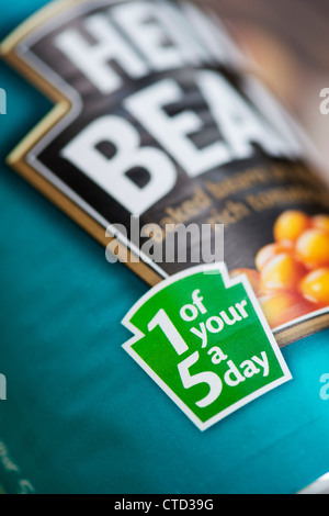 1 von den 5 am Tag Etikette auf einer Dose Heinz Baked Beans Stockfoto