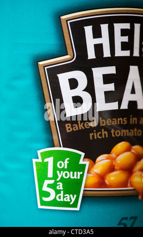 1 von den 5 am Tag Etikette auf einer Dose Heinz Baked Beans Stockfoto