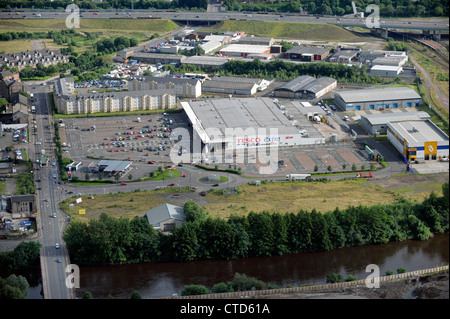 Luftaufnahme von Tesco speichern in Rutherglen, Glasgow Stockfoto