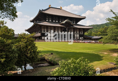 Die große Buddha-Halle (Daibutsuden) am Todai-ji Tempel in Nara, Japan, bis 1998 das größte Holzgebäude der Welt. Es wurde 1709 wieder aufgebaut Stockfoto