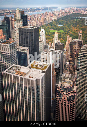 Vereinigte Staaten von Amerika. New York. Manhattan. Blick von der Aussichtsplattform auf das Rockefeller Center. Wolkenkratzer. Zentrale Stockfoto