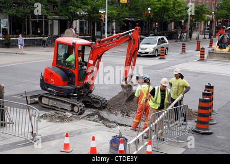 Road Crew Reparatur A Street In Toronto Kanada Stockfoto