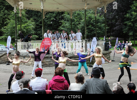 Grossen Tanz Performance in Hexham Northumberland, England Großbritannien Stockfoto