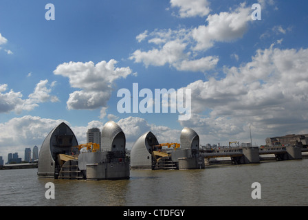 Thames Barrier steuert den Lauf des Flusses in London England Stockfoto