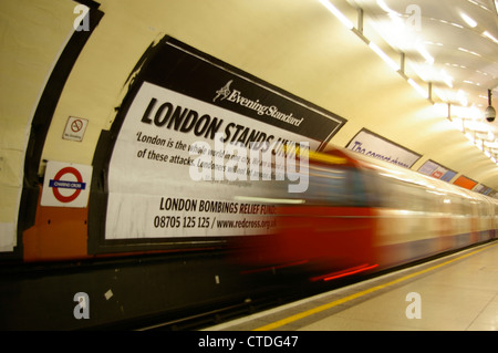 Eine U-Bahn-Bakerloo Linie trainieren an Charing Cross u-Bahn-Station Stockfoto