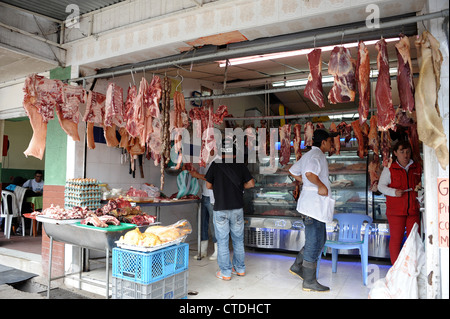 Metzgerei auf dem Markt von Fusagasuga, Kolumbien, Südamerika. Stockfoto