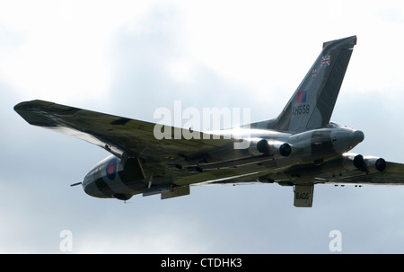 Avro Vulcan XH558 fliegen auf der Farnborough Airshow 2012 Stockfoto