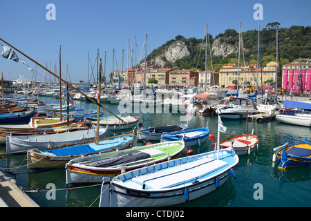 Angeln Boote im Vieux Port (Alter Hafen) Nizza, Nizza, Côte d ' Azur, Alpes-Maritimes, Provence-Alpes-Côte d ' Azur, Frankreich Stockfoto