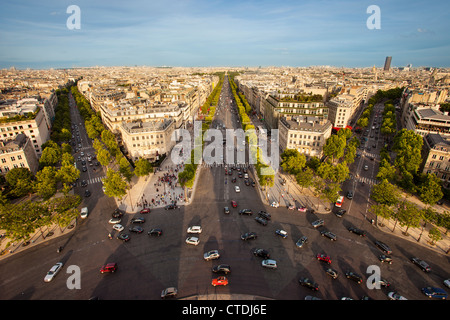 Blick über Paris von der Spitze des Arc de Triomphe, Paris Frankreich Stockfoto