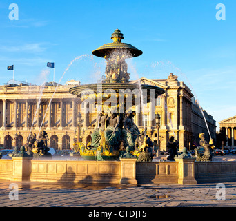 Der Norden-Brunnen, der Brunnen der Flüsse, ist einer der beiden Wahrzeichen Brunnen in The Place De La Concorde in Paris. Stockfoto