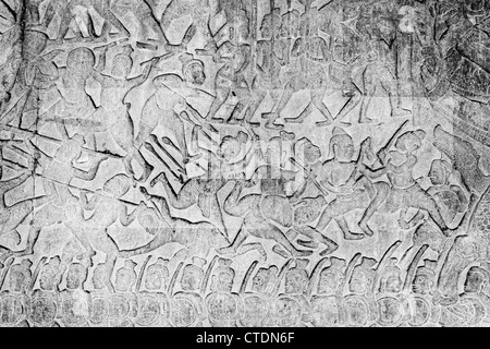 Flachrelief einer Kampfszene in Angkor Wat, Kambodscha Stockfoto