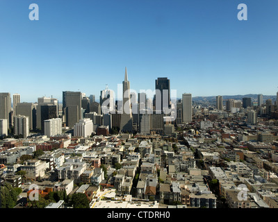 Luftaufnahme des Finanzviertels von San Francisco, Kalifornien, mit der berühmten Wolkenkratzer: die Transamerica Pyramid. Stockfoto