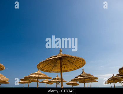 Palapas in Tunesien. Stockfoto