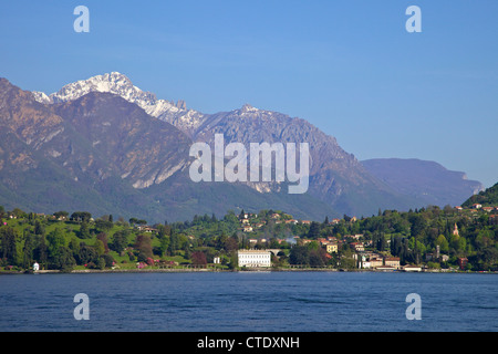 Blick auf Gärten in Villa Melzi, Bellagio, Comer See in Frühlingssonne, Italien, Europa Stockfoto