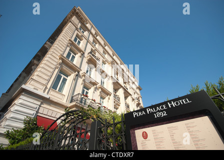 ISTANBUL, TÜRKEI. Das historische Pera Palas Hotel im Stadtteil Beyoglu der Stadt. 2012. Stockfoto