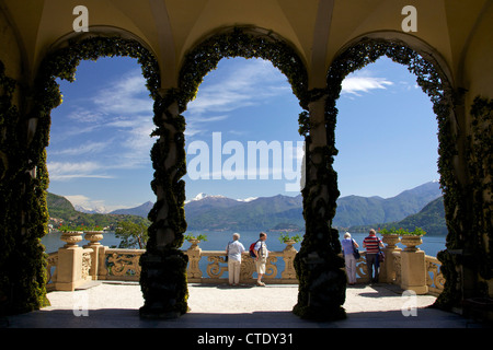 Loggia und Gärten von Villa del Balbianello auf Punta di Lavedo in Frühlingssonne, Comer See, Nord-Italien, Europa Stockfoto