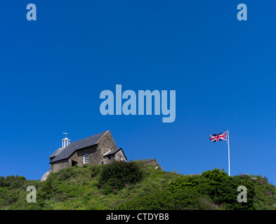 dh Lantern Hill ILFRACOMBE DEVON St.-Nikolaus-Kapelle und Union Jack Flag Pole Kirche uk Stockfoto