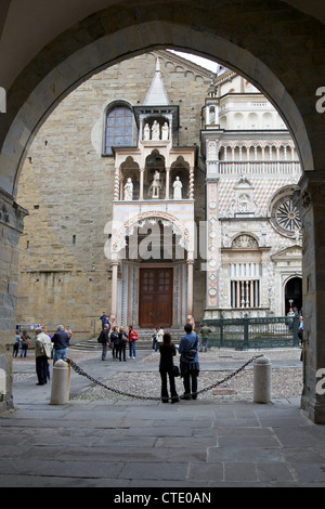 Piazza del Duomo, Kirche Santa Maria Maggiore, Bergamo, Lombardei, Italien Stockfoto