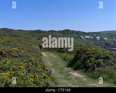 dh Mortehoe Point MORTEHOE DEVON Hiker Wandern Küste Tarka Trail South West Coast Path samaritans Way uk Southwest Walker england Einzelperson Stockfoto