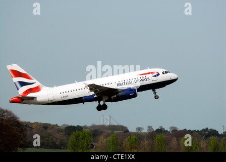 G-EUPZ - British Airways-Airbus A319-131 Flugzeuge startet vom Flughafen Edinburgh Stockfoto