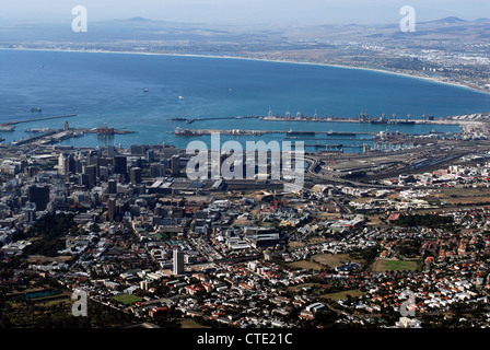 Kapstadt und die Tafelbucht vom Tafelberg. Western Cape, Südafrika Stockfoto