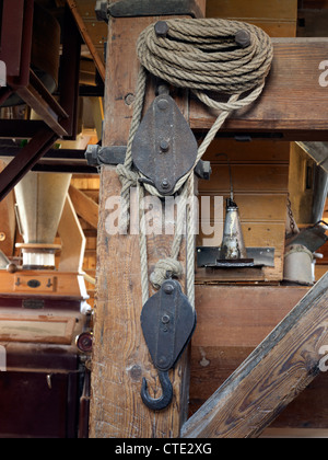 Seil mit Haken Ofa historischen operative Windmühle in Bardowick, Norddeutschland Stockfoto