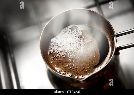 Tasse dampfenden Kaffee, kleinen dof Stockfoto