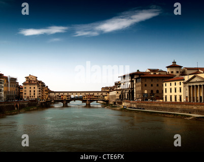 Ponte Vecchio über den Arno, Florenz, Italien Stockfoto