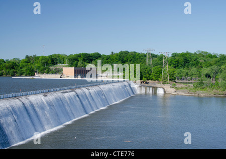 New York. Erie-Kanal, Schleuse 7 in Niskayuna. Hochwasserentlastung. Stockfoto
