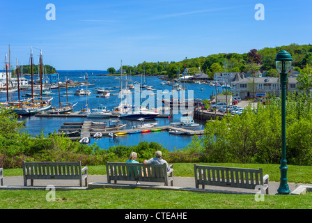 Blick über den Hafen in Camden, Knox County, Maine, USA Stockfoto