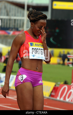 Tiffany PORTER trostlos bei Beendigung zuletzt in der Frauen 100 m Hürden Hitze beim AVIVA 2012 London Grand Prix. Stockfoto