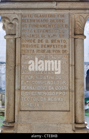 S. Bento Kloster in Santo Tirso, Portugal. Benediktiner Orden. In der Gotik (Kreuzgang) und Barock (Kirche) gebaut. Stockfoto