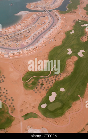 Luftbild von Villen und Golf-Fairways, Ras al-Khaimah, Vereinigte Arabische Emirate Stockfoto