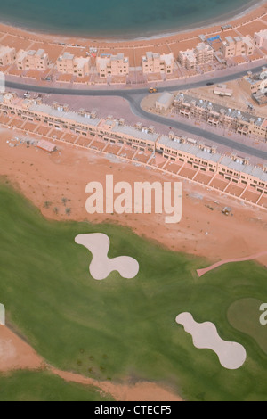 Luftbild von Villen und Golf-Fairways, Ras al-Khaimah, Vereinigte Arabische Emirate Stockfoto
