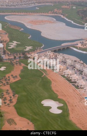 Luftbild von Villen und Golf-Fairways, Ras al-Khaimah, Vereinigte Arabische Emirate Stockfoto