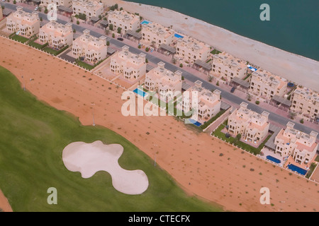 Luftbild von Villen und Golf-Fairways, Ras al-Khaimah, Vereinigte Arabische Emirate Stockfoto
