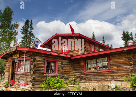 Moose Creek Lodge, ein Roadhouse am North Klondike Highway im Yukon Territory in Kanada. Stockfoto