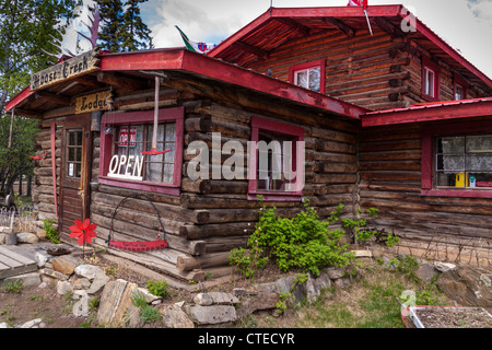 Moose Creek Lodge, ein Roadhouse am North Klondike Highway im Yukon Territory in Kanada. Stockfoto