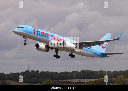 Thomson Boeing 757 Jet Airliner Teil des TUI Konzerns ausziehen Stockfoto