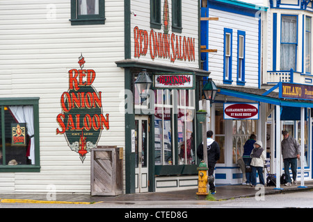 'Red Onion Saloon' in Skagway, Alaska, eine regelmäßige Anlaufstelle für Kreuzfahrtschiffe, die über die Inside Passage nach Alaska reisen. Stockfoto