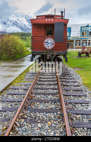 Antikes Eisenbahnequipment am White Pass und Yukon Route Railroad Bahnhof Depot in Skagway, Alaska. Stockfoto