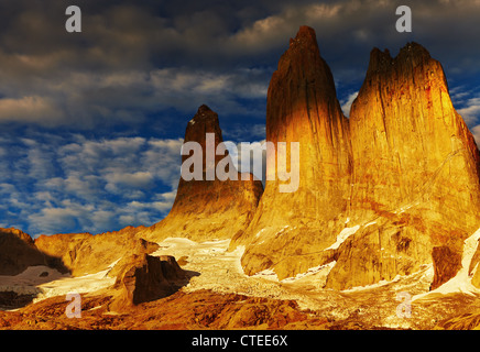 Türme am Sonnenaufgang, Torres del Paine Nationalpark, Patagonien, Chile Stockfoto