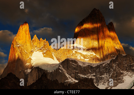 Mount Fitz Roy, dramatische Sunrise, Patagonien, Argentinien Stockfoto