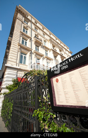 ISTANBUL, TÜRKEI. Das historische Pera Palas Hotel im Stadtteil Beyoglu der Stadt. 2012. Stockfoto