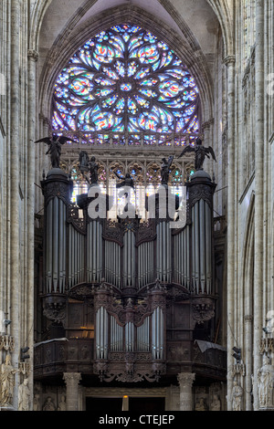 Berühmte Cavaillé-Coll-Orgel in der Kirche von St. Ouen in Rouen, Normandie, Frankreich Stockfoto