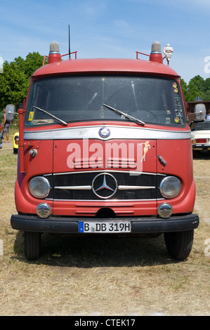 Kleinbus-Notfall-Service Mercedes-Benz L 319 Stockfoto